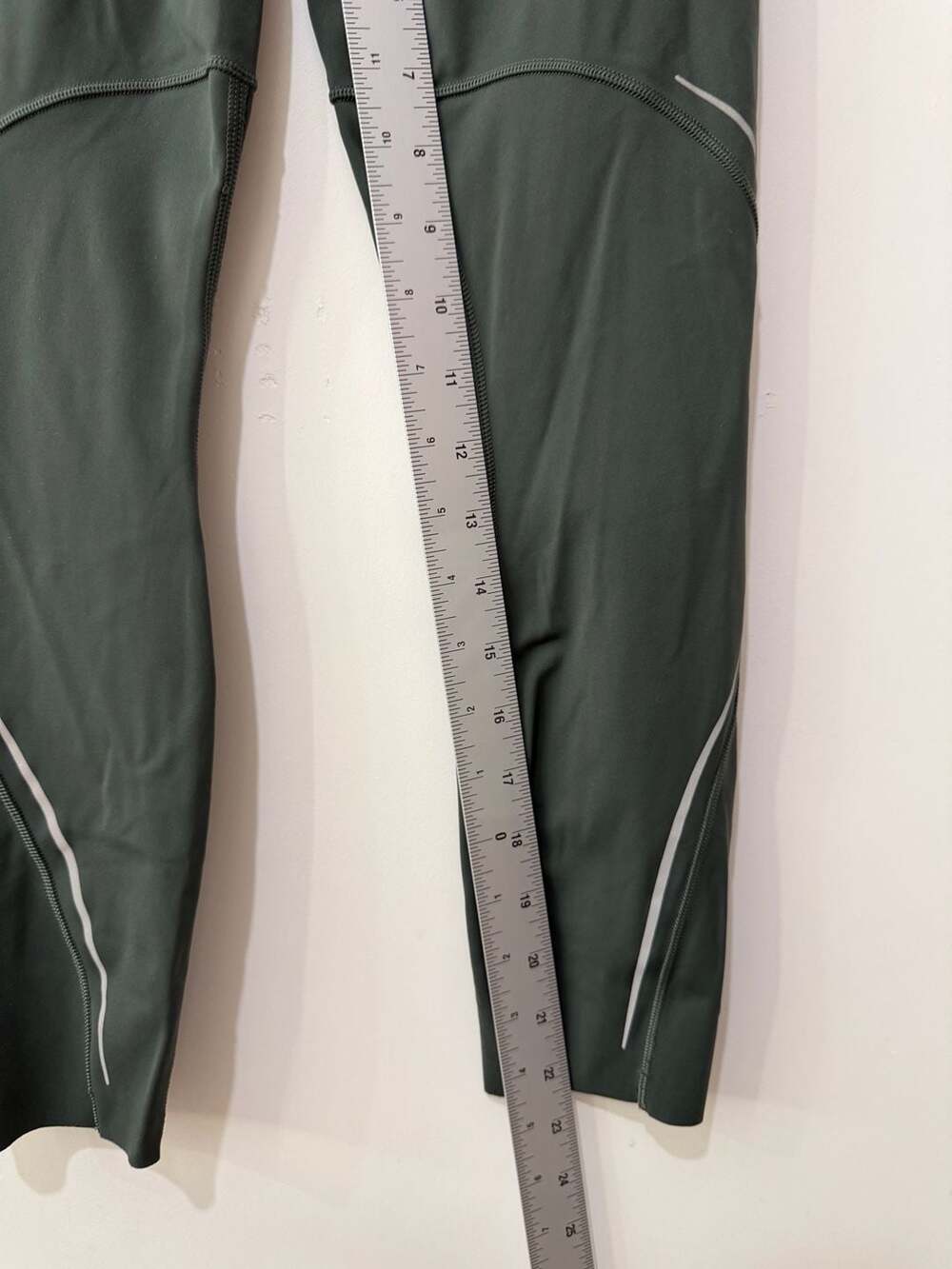 Lululemon Base Pace High-Rise Reflective Tight 25"
 Sz 4 - Picture 10 of 10